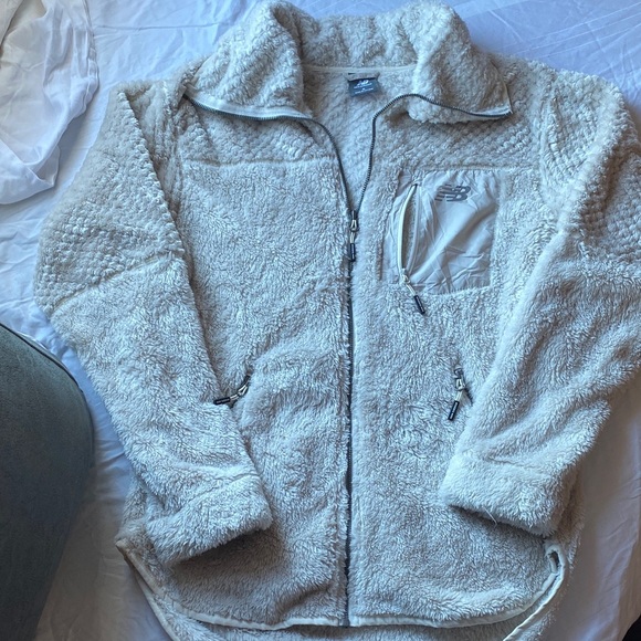 New Balance Jackets & Blazers - Women’s New Balance Off-White Fleece Jacket size small